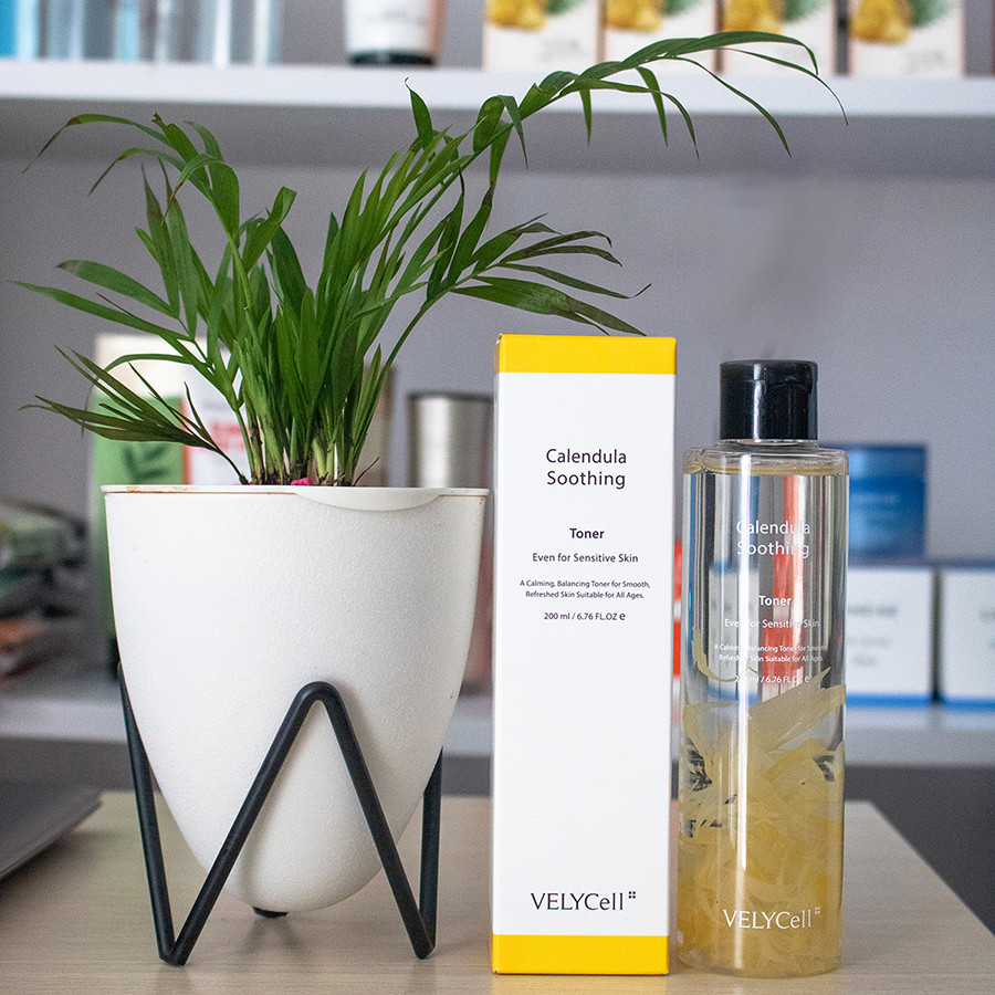 Nước cân bằng da Hoa Cúc Velycell Calendula Soothing Toner 200ml