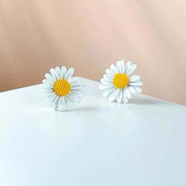 Bông tai hoa cúc khuyết BHBT384