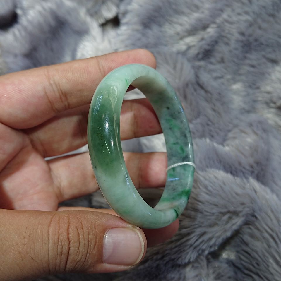 Vòng cẩm thạch thiên nhiên chất ngọc dầu ny tay 52mm