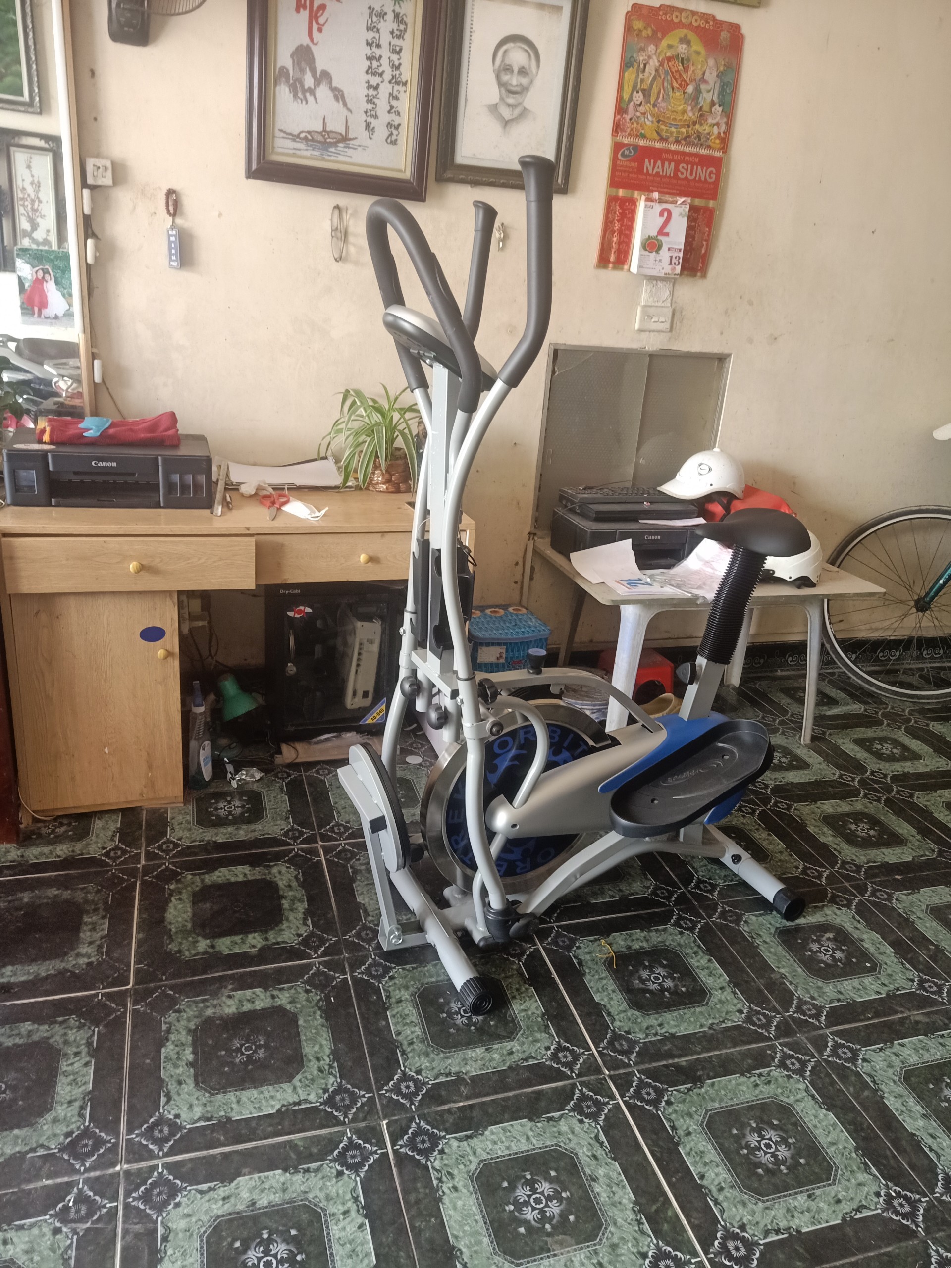 Xe đạp trong nhà liên hoàn tay chân 2085 ( tặng kèm 4 quả tạ tay và đĩa xoay eo), bánh đà 7kg chịu tải trọng 120kg an toàn cho gia đình sử dụng