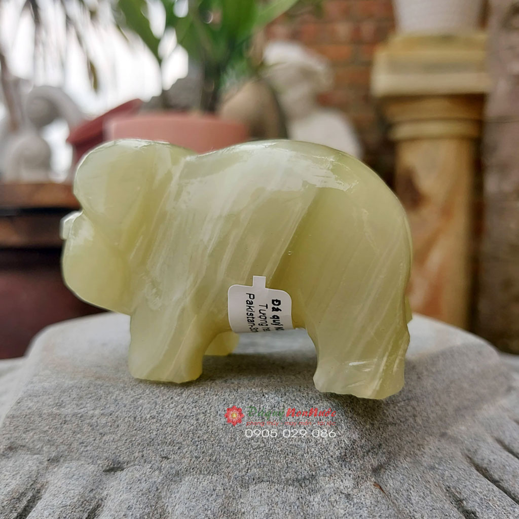 Tượng heo 12 con giáp phong thủy đá ngọc Pakistan 6cm - đá Non Nước