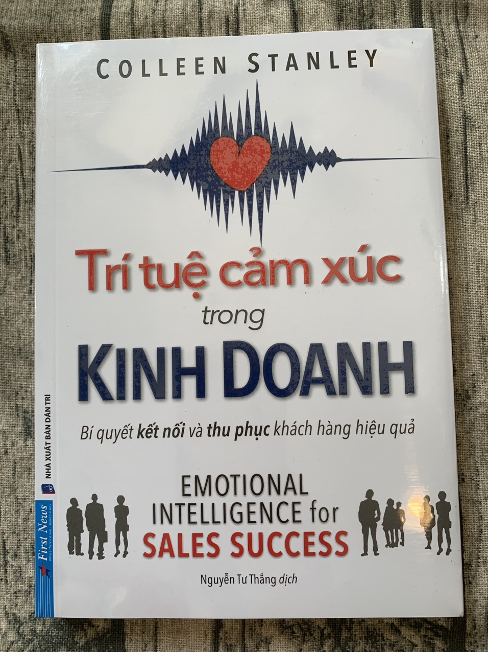 Trí Tuệ Cảm Xúc Trong Kinh Doanh - Bí Quyết Kết Nối Và Thu Phục Khách Hàng Hiệu Quả