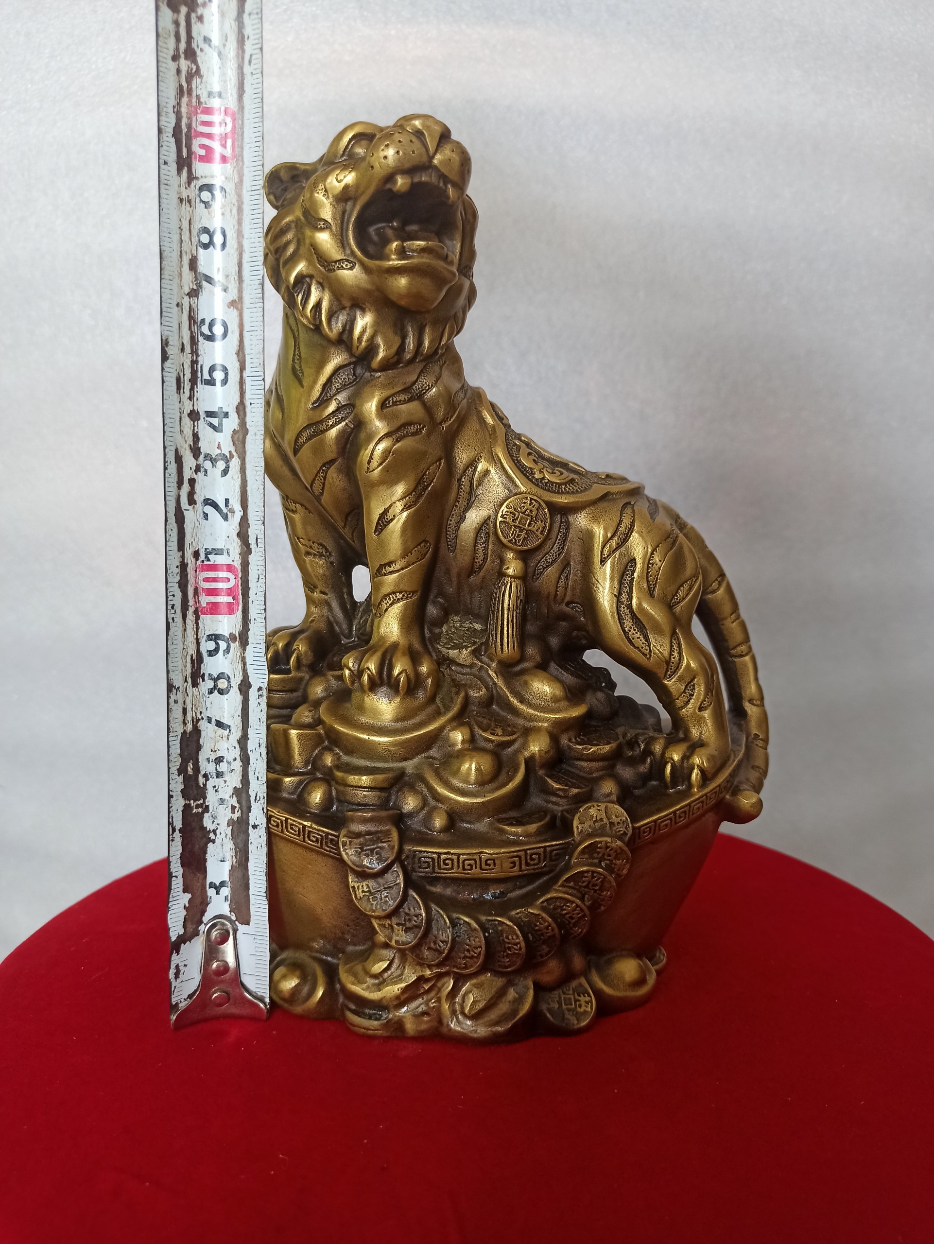 Tượng Hổ Đứng Bệ Vàng Bằng Đồng Bày Bàn Trang Trí, Tượng Hổ Bằng Đồng Trang Trí Phong Thuỷ-Đồ Đồng Nguyệt Ánh