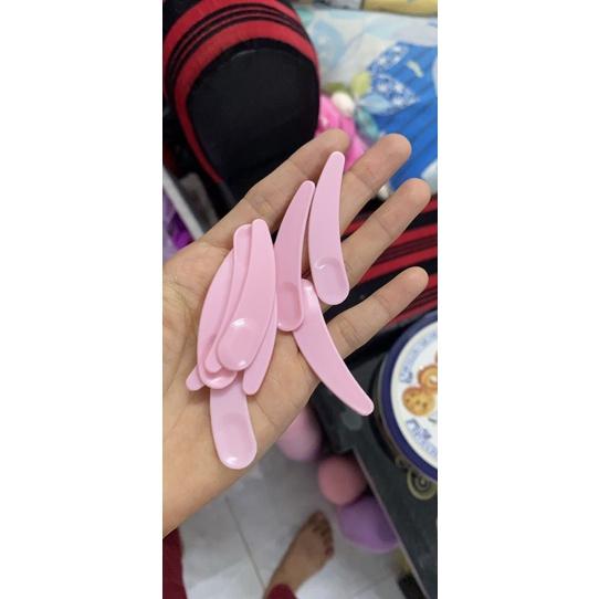 Combo 100 muỗng múc kem face - màu hồng -5.5cm…