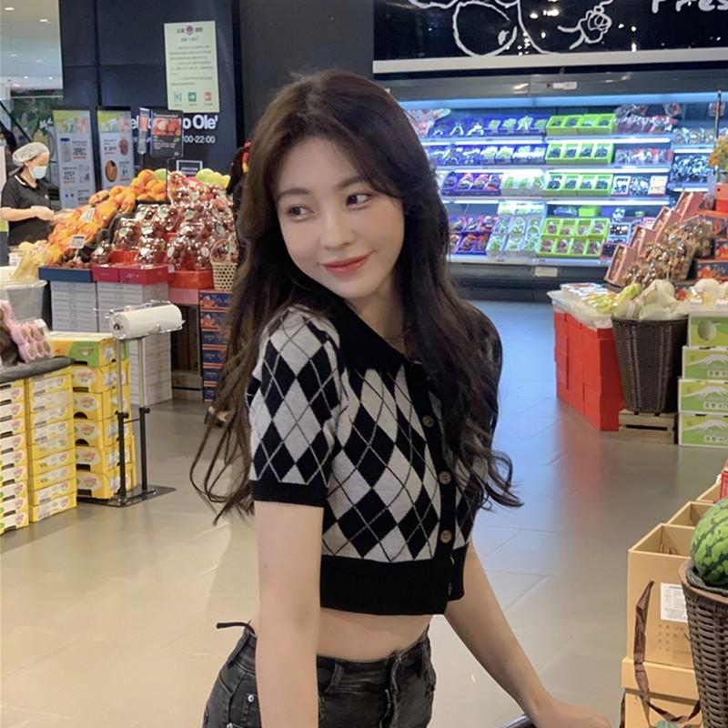 Áo len Croptop tay ngắn cổ bẻ kẻ sọc phong cách Hàn Quốc - Vitalita.cloth