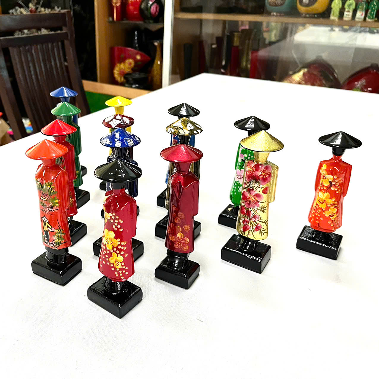 Tượng gỗ sơn mài cô gái Miss Việt Nam - Hình Ảnh cô gái Việt Nam - Quà Tặng - Quà Lưu Niệm Việt Nam