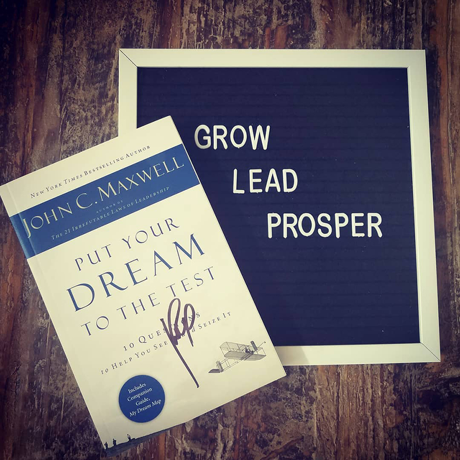 Put Your Dream to the Test: 10 Questions to Help You See It and Seize It (Includes Companion Guide, My Dream Map)