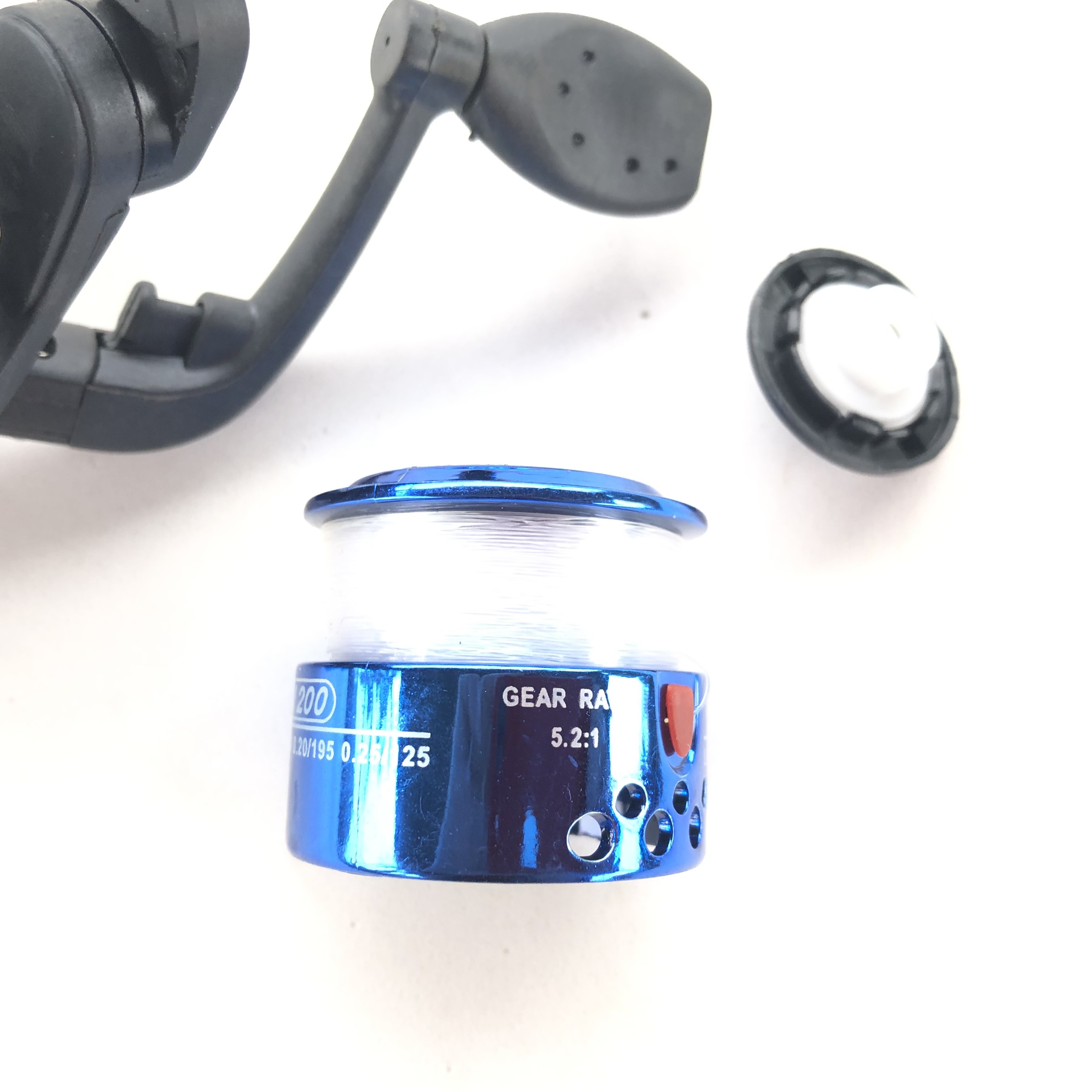 Máy câu cá mini kèm 80m dây cước cuốn sẵn. Phụ kiện câu cá chuyên nghiệp, gọn nhẹ, dễ dàng mang theo và tháo lắp khi cần thay thế.
