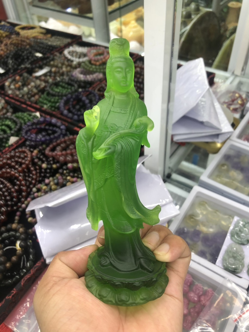 Tượng Phật Bà Quan Âm đứng đài sen đá lưu ly trang trí xe ôtô, xe hơi và bàn làm việc - Cao 15 cm