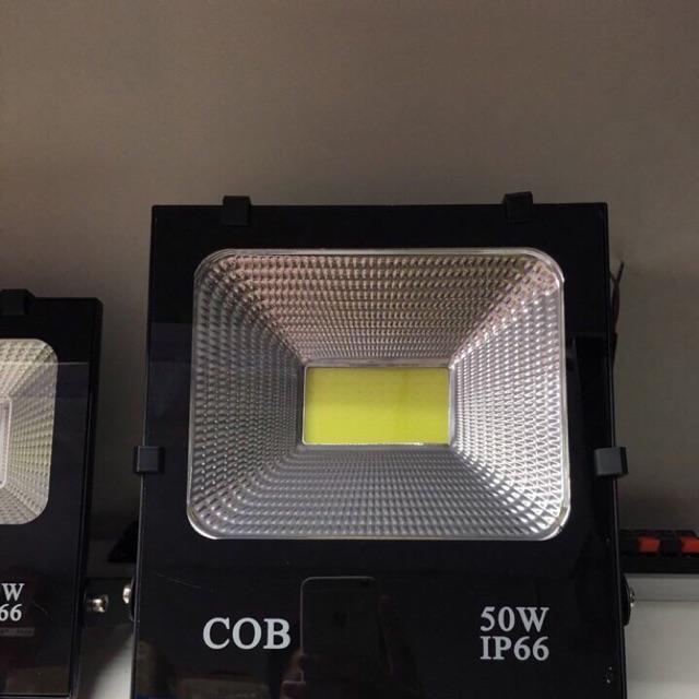 Đèn led pha ngoài trời