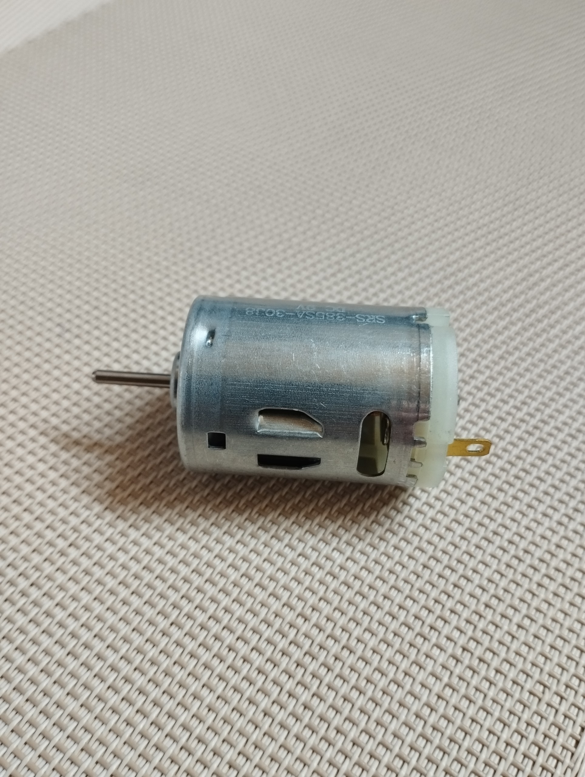 Động cơ 385 điện áp 6v-12v dùng để chế tạo