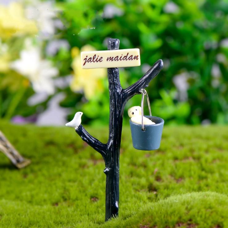 Mô hình chó trắng nằm trong xô nhỏ trên cành cây trang trí tiểu cảnh, bonsai, DIY