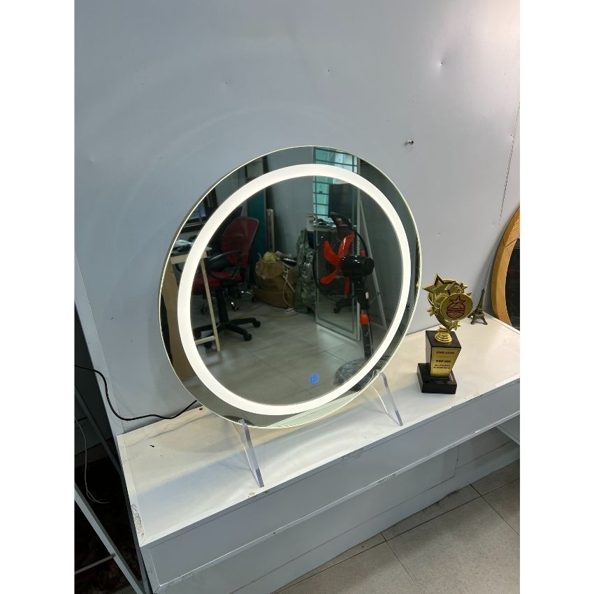 Gương tròn để bàn có đế, đèn led cảm ứng treo tường, trang điểm decor cute kích thước D40cm cách viền