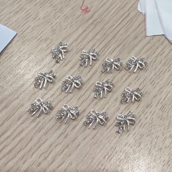 charm trang trí nail