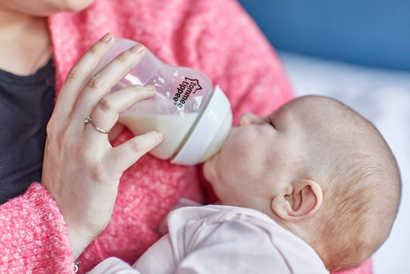 COMBO Ty Ngậm Silicon Siêu Nhẹ Tommee Tippee Ultra Light 6-18m &amp; Bình Sữa Ty Siêu Mềm Tommee Tippee Natural Start 260ml