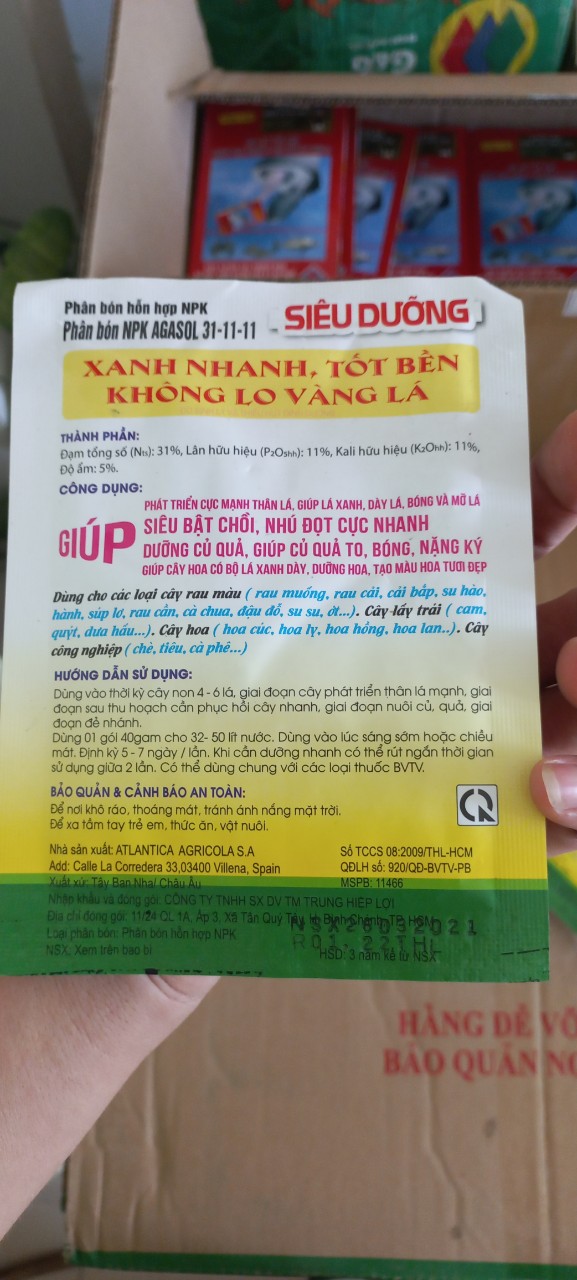 Siêu Ra Rễ NPK 33.11.11 giúp to lá, bung đọt, to trái.