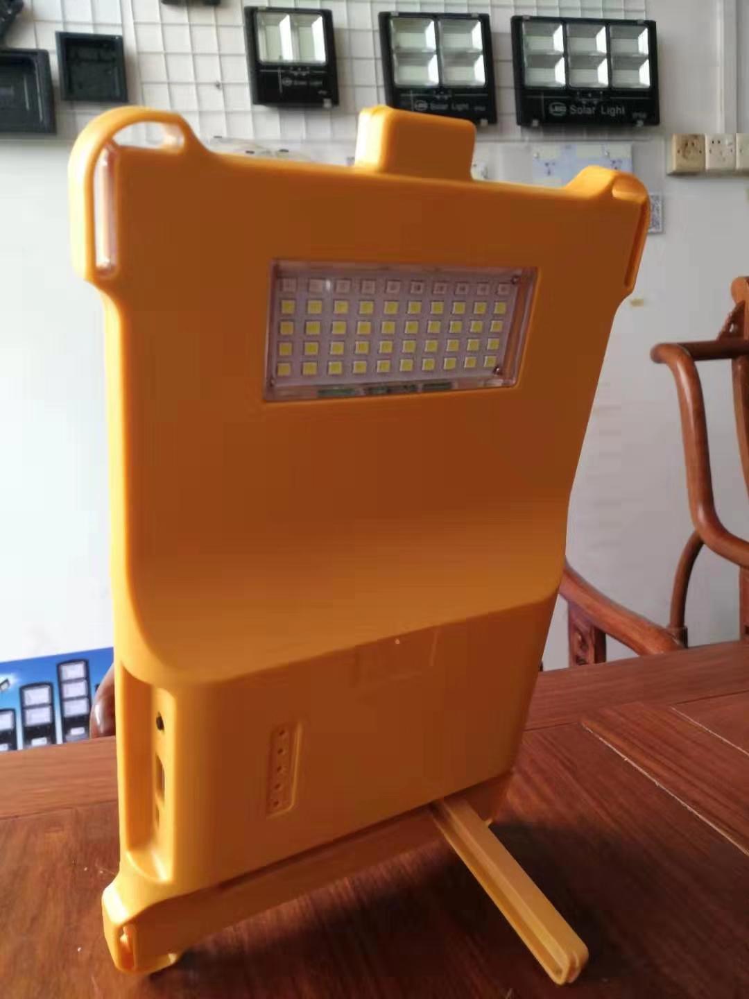 ĐÈN ĐA NĂNG NĂNG LƯỢNG MẶT TRỜI