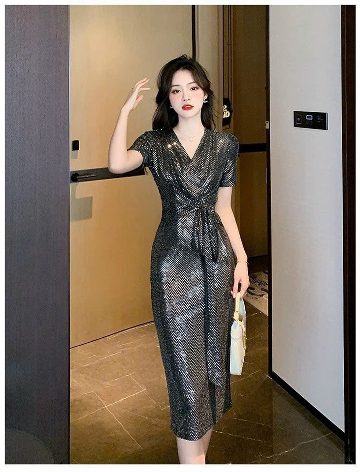 Đầm body thun kim sa cổ V cột nơ sang trọng