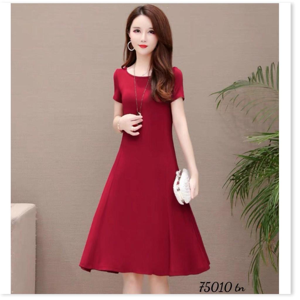 ĐẦM ĐŨI HỌA TIẾT TRƠN NHƯNG KHÔNG KÉM PHẦN SANG TRỌNG