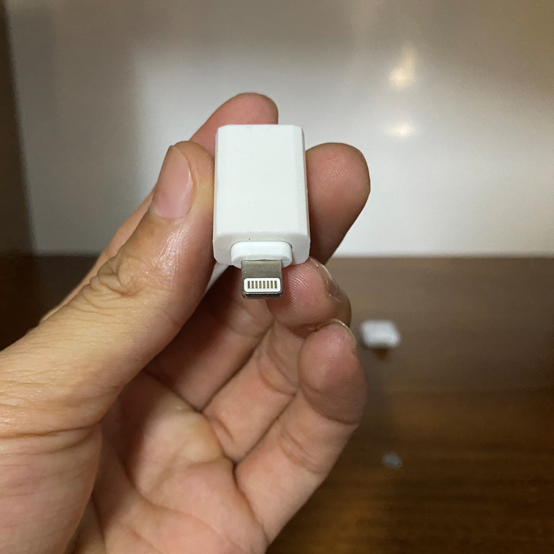 Đèn led vũ trường mini 4 cổng kết nối Usb kèm theo đầu chuyển lighning, type C và micro