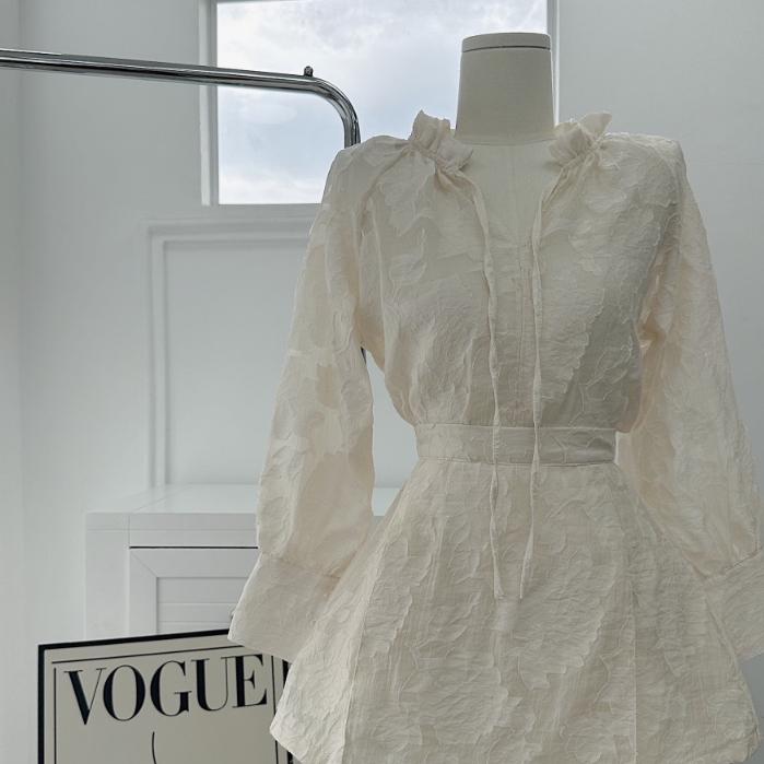 Set bộ nữ, áo ren hoa, chân váy chữ A phối áo ren tay bồng dài cực điệu Trendy Clothing