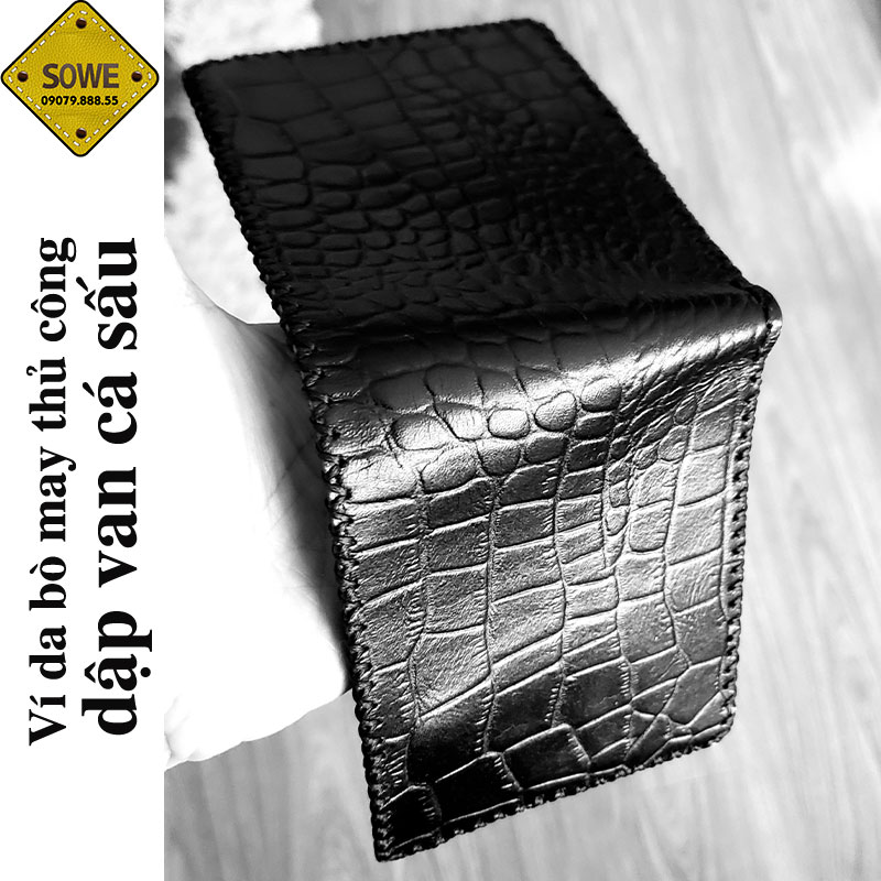 Ví nam da bò dập vân cá sấu handmade Bifold Wallet màu đen mã VDBDVCS1643210921