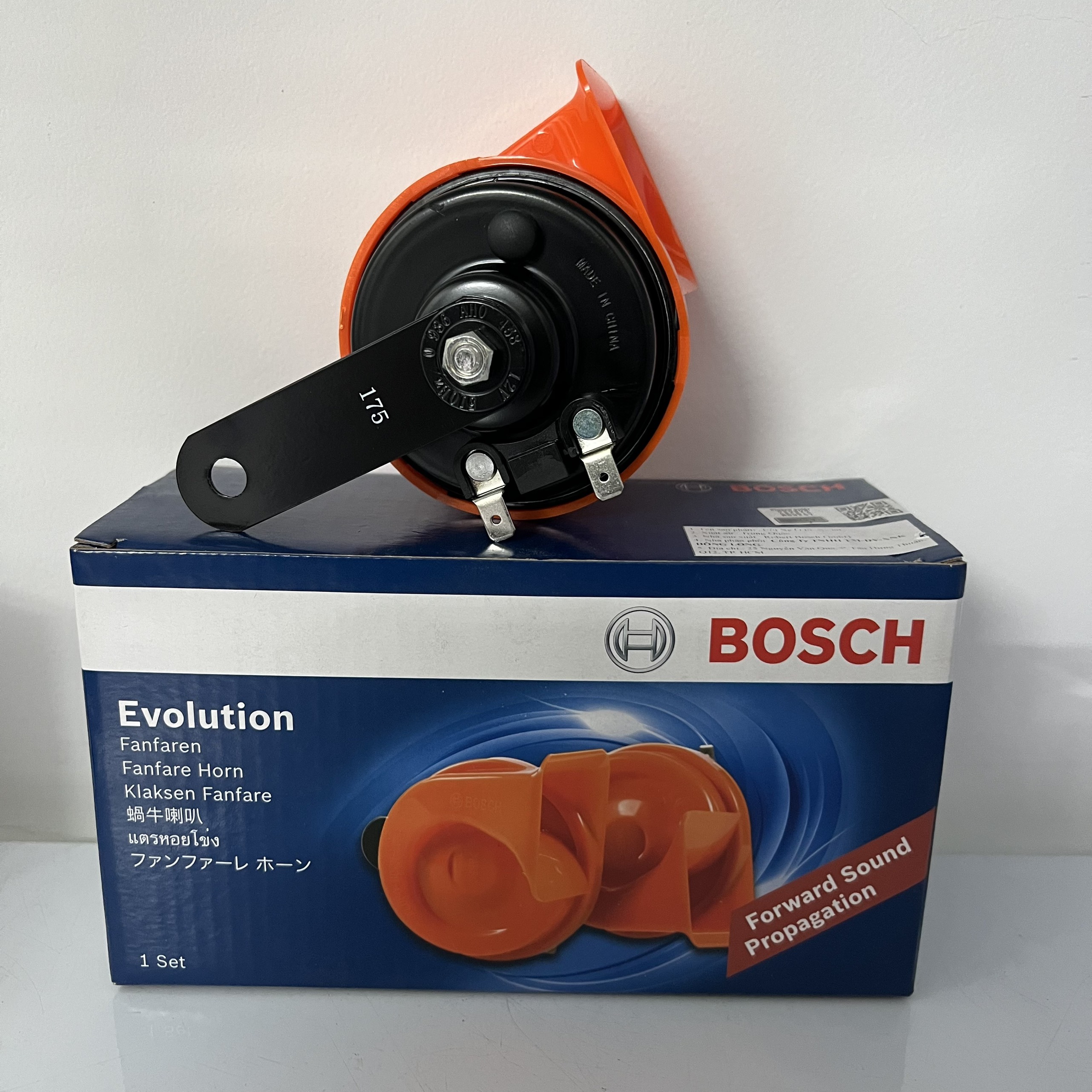 Cặp 2 Còi Bosch Còi Sò Evolution 12V Dành Cho Ô Tô Xe Tải (1 Giắc Cắm - Màu Đen, 2 Giắc Cắm - Màu Cam)