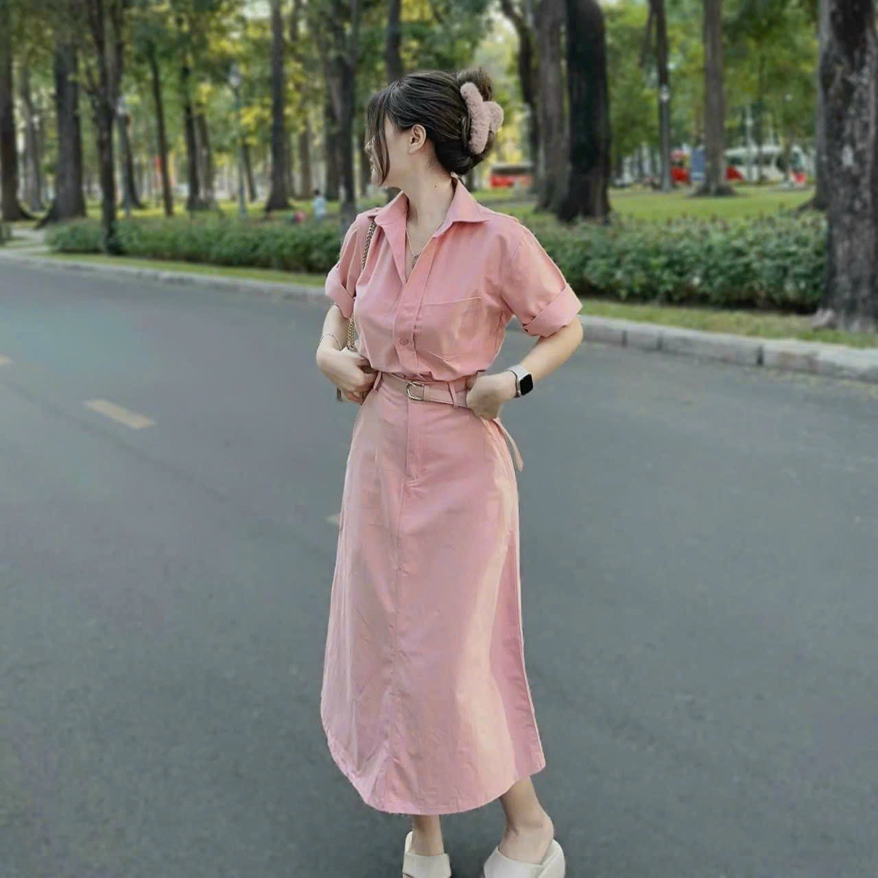 SÉT ÁO CỔ TRỤ KÈM CHÂN VÁY KAKI DÁNG DÀI CÓ ĐAI LƯNG XANH CAO CẤP MÀU Y HÌNH