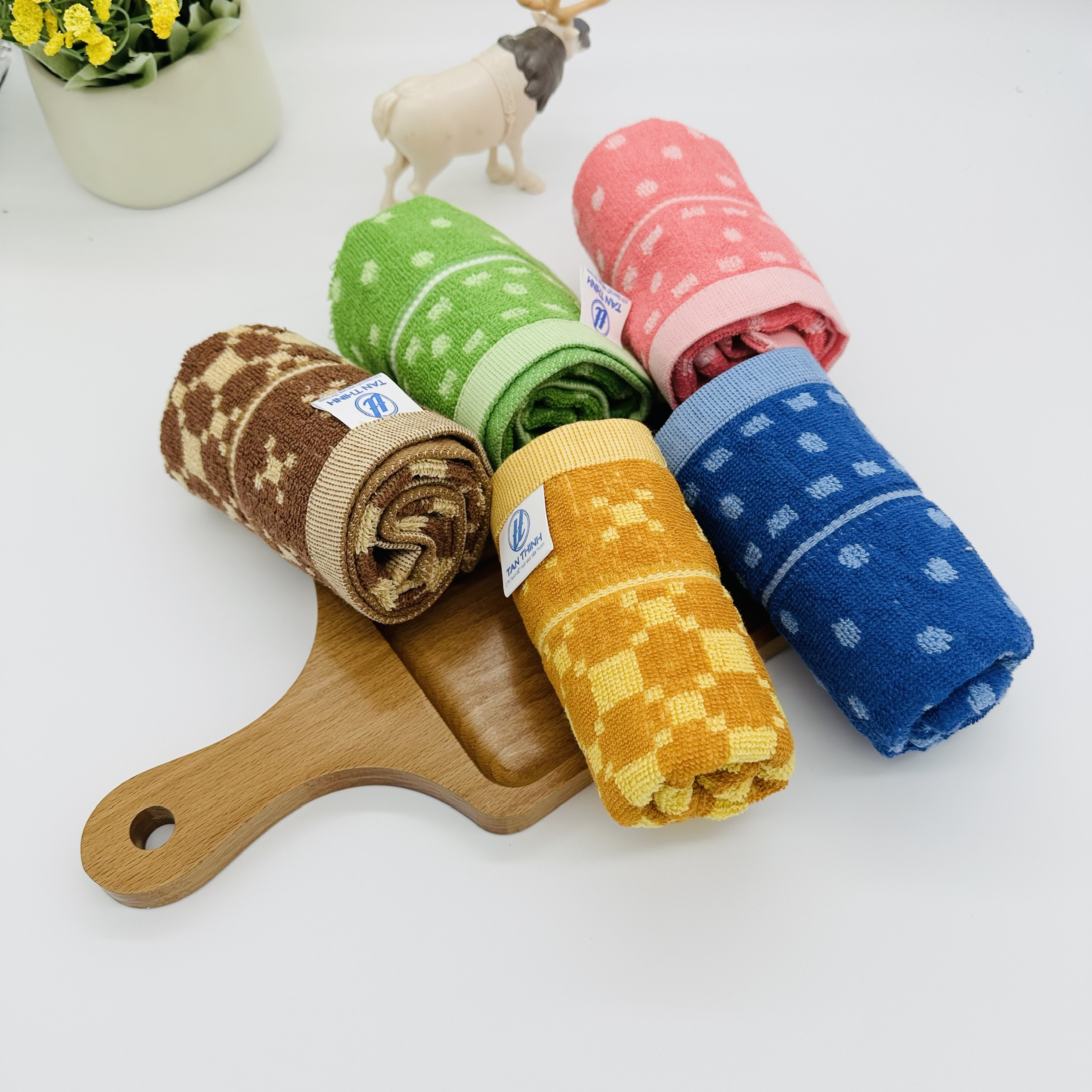 Khăn mặt chấm bi, trám Tân Thịnh