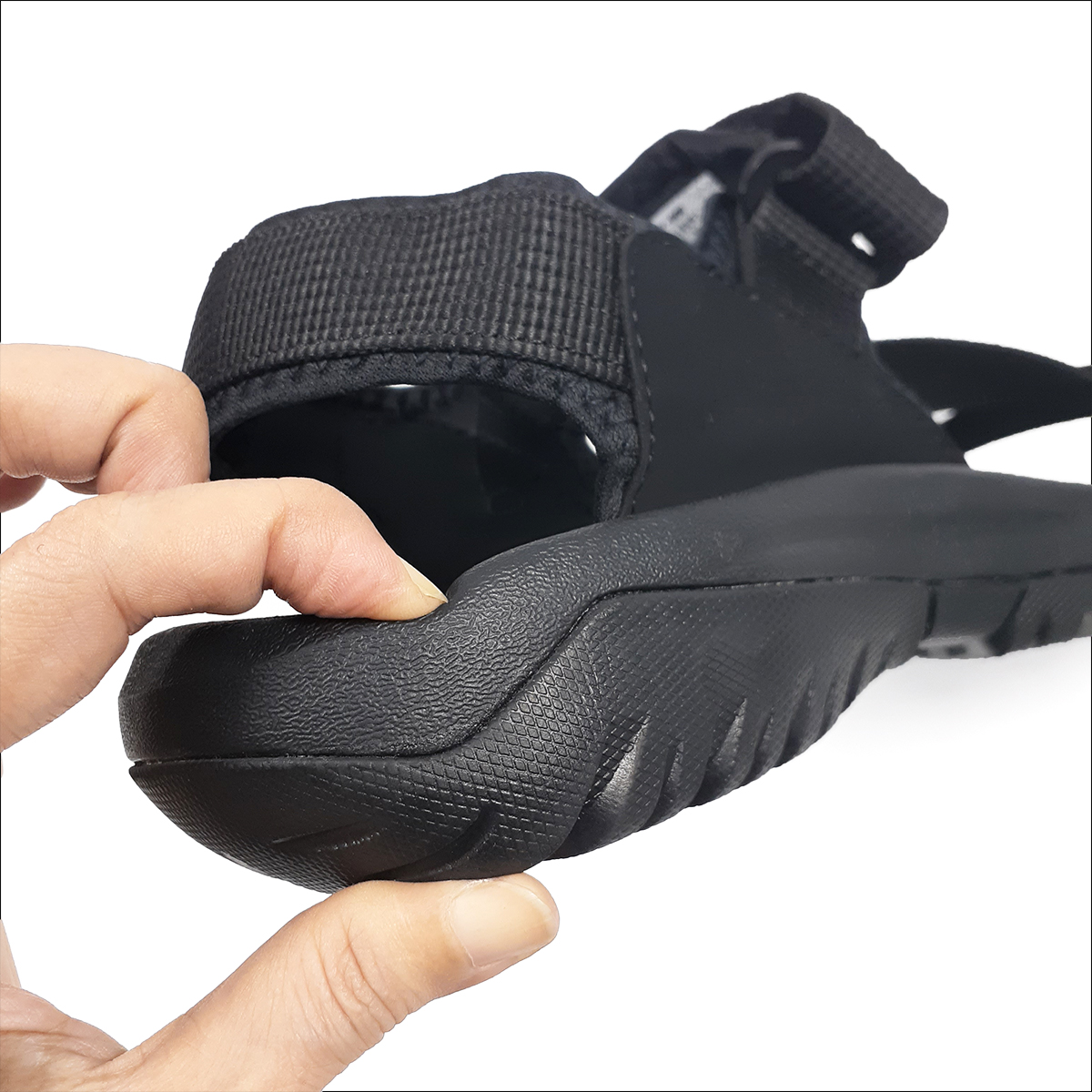 Giày sandal nam quai chéo vải dù màu đen S048