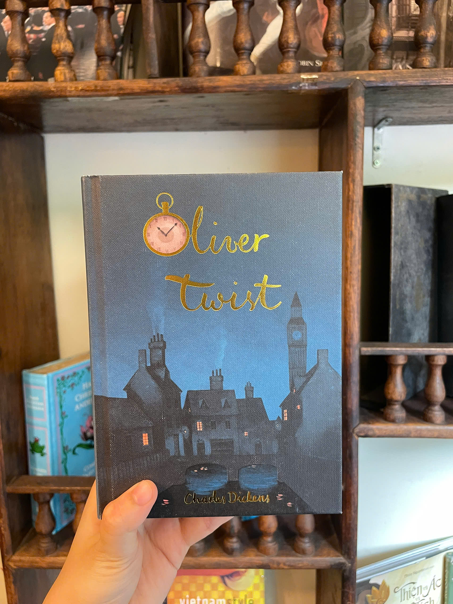 Sách - Oliver Twist by Charles Dickens - Classics/Fiction/Historical Fiction book in English