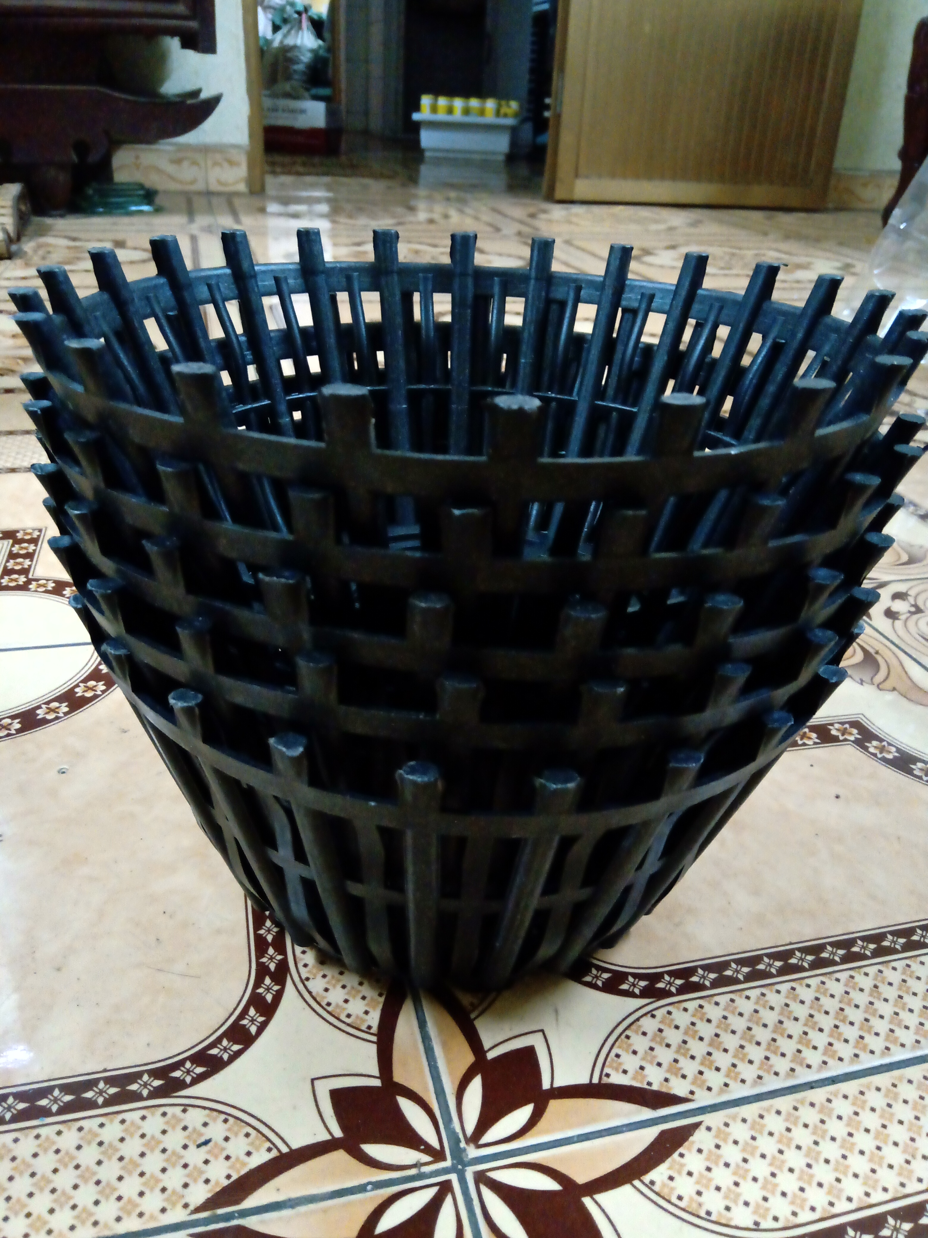 5 Chậu Nhựa Giả Gỗ Trồng Lan Fi 25 Có Nan Phụ Màu Đen Kích Thước Đường Kính miệng 25 cm, đường kính đáy: 16cm, cao 13 cm