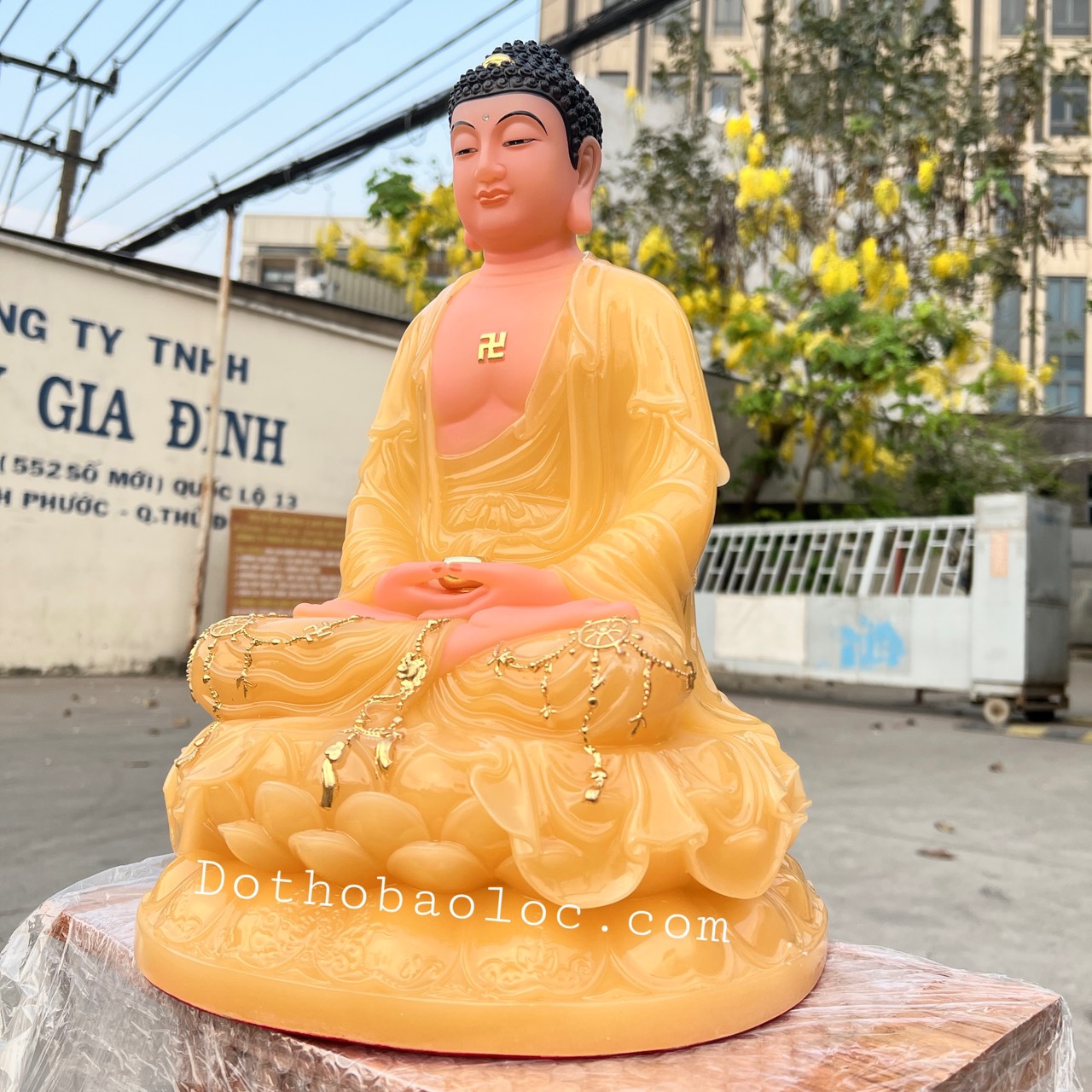 Tượng Phật Bổn Sư Thích Ca Mâu Ni bằng đá nhập khẩu cao cấp  cao 40cm – Màu vàng thạch anh