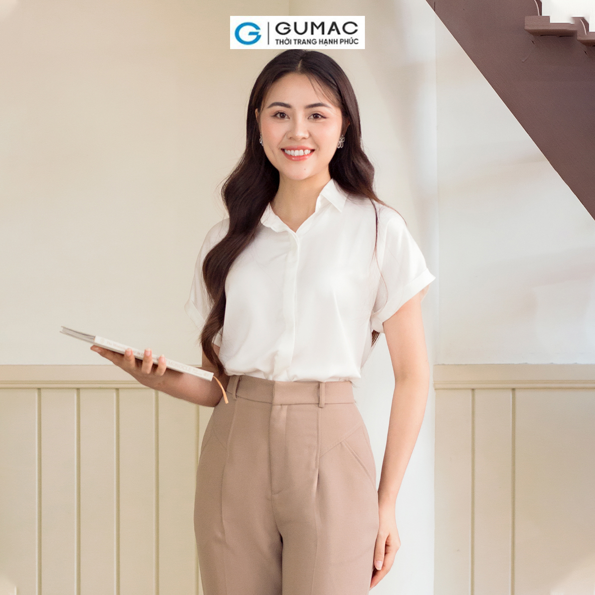 Áo sơ mi nữ tay ngắn liền lai lật nẹp che nút công sở thanh lịch thời trang GUMAC AD06017