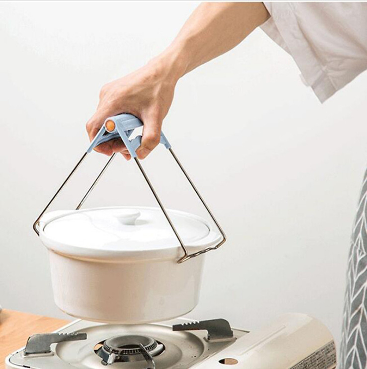 Dụng cụ kẹp gắp bát đĩa chống nóng thông minh, khay inox kẹp đồ nóng nhà bếp đa năng - GIAO MÀU NGẪU NHIÊN - Hàng Chính Hãng