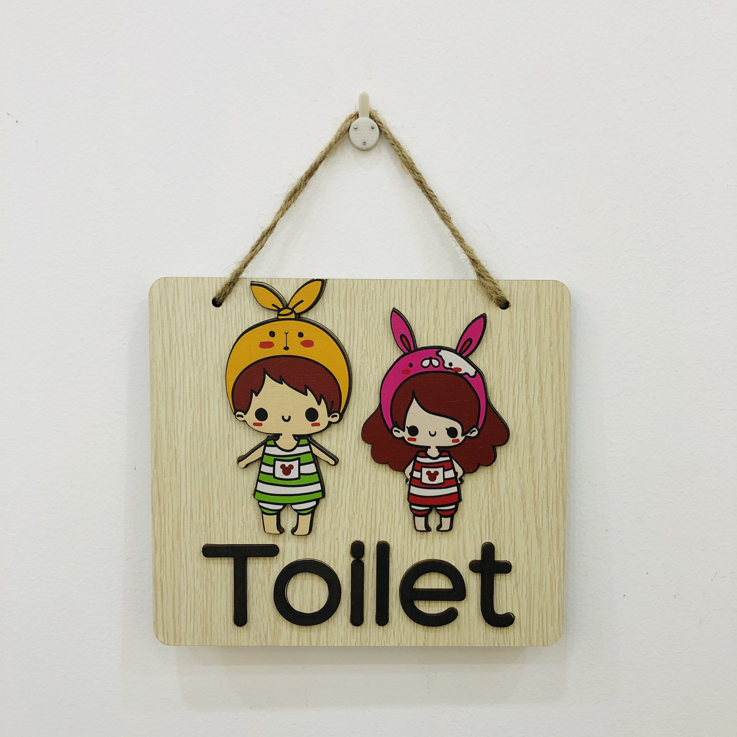 Bảng gỗ treo tường Toilet