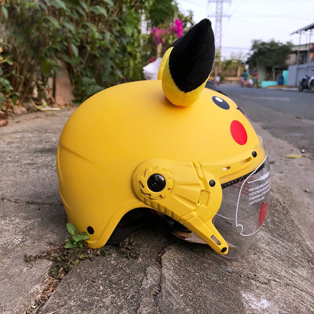 Mũ bảo hiểm bảo vệ đầu trẻ em có kính chống bụi cho bé Pikachu vàng có tai siêu dễ thương