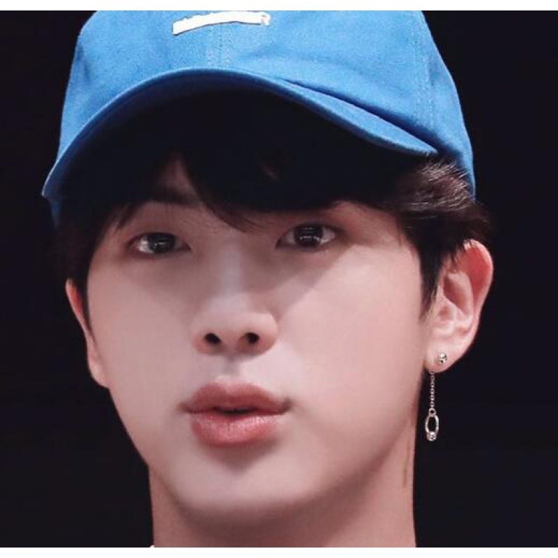 Khuyên tai nam JIN BTS đeo 1 bên cực chất