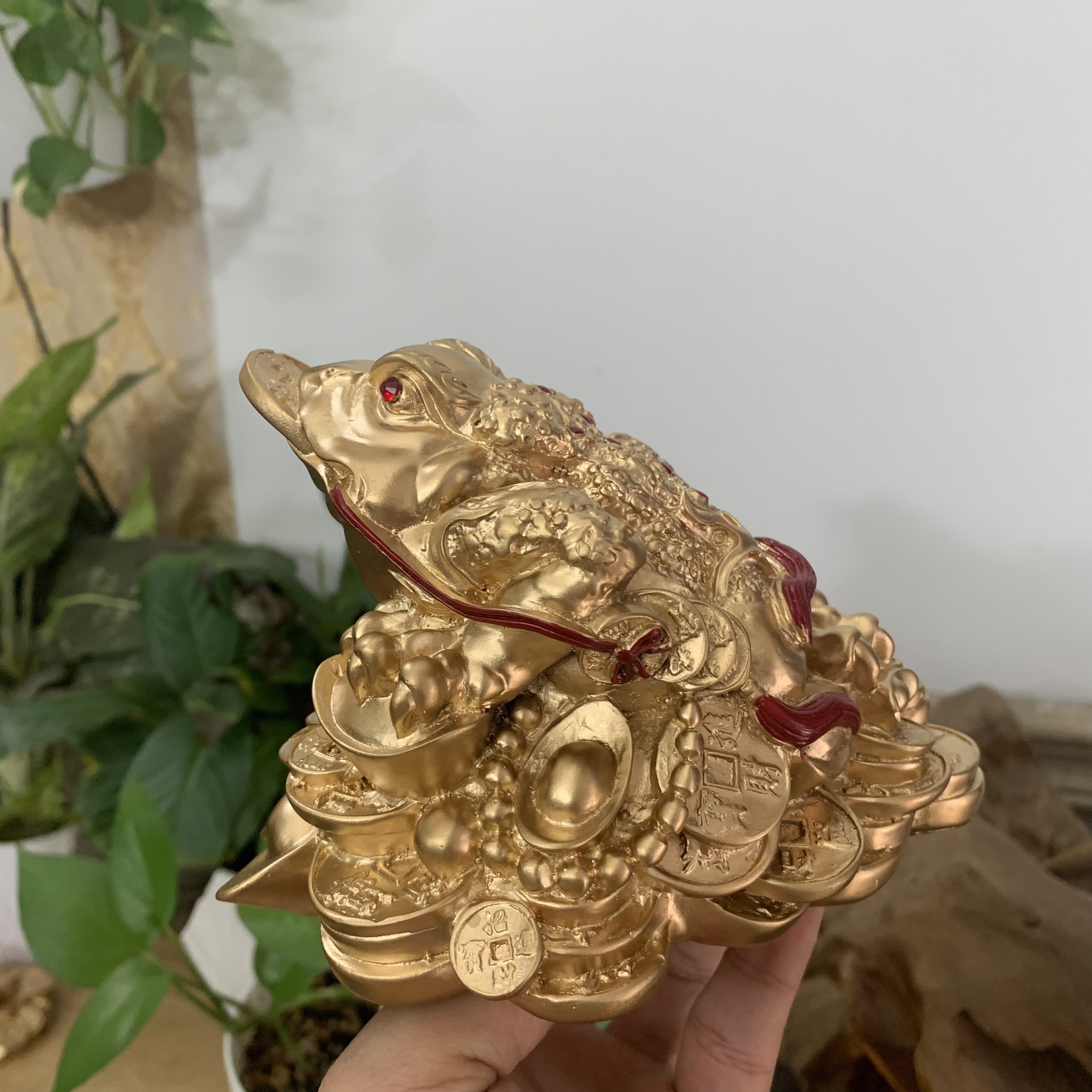 Tượng Cóc 3 chân cóc Thiềm Thừ ngậm tiền tài lộc chiêu giữ tài lộc - Chiều Cao 11cm - màu nhũ đồng