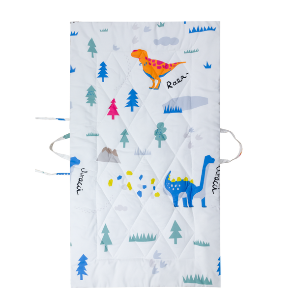 Bộ 5 món tiện lợi cho bé đi học mầm non, tiểu học NIN House hoạ tiết Jurassic 70x120cm chất liệu cotton dễ thương, 1 tấm trải chống trượt, 1 chăn, 1 ruột gối, 1 vỏ gối, 1 túi xách
