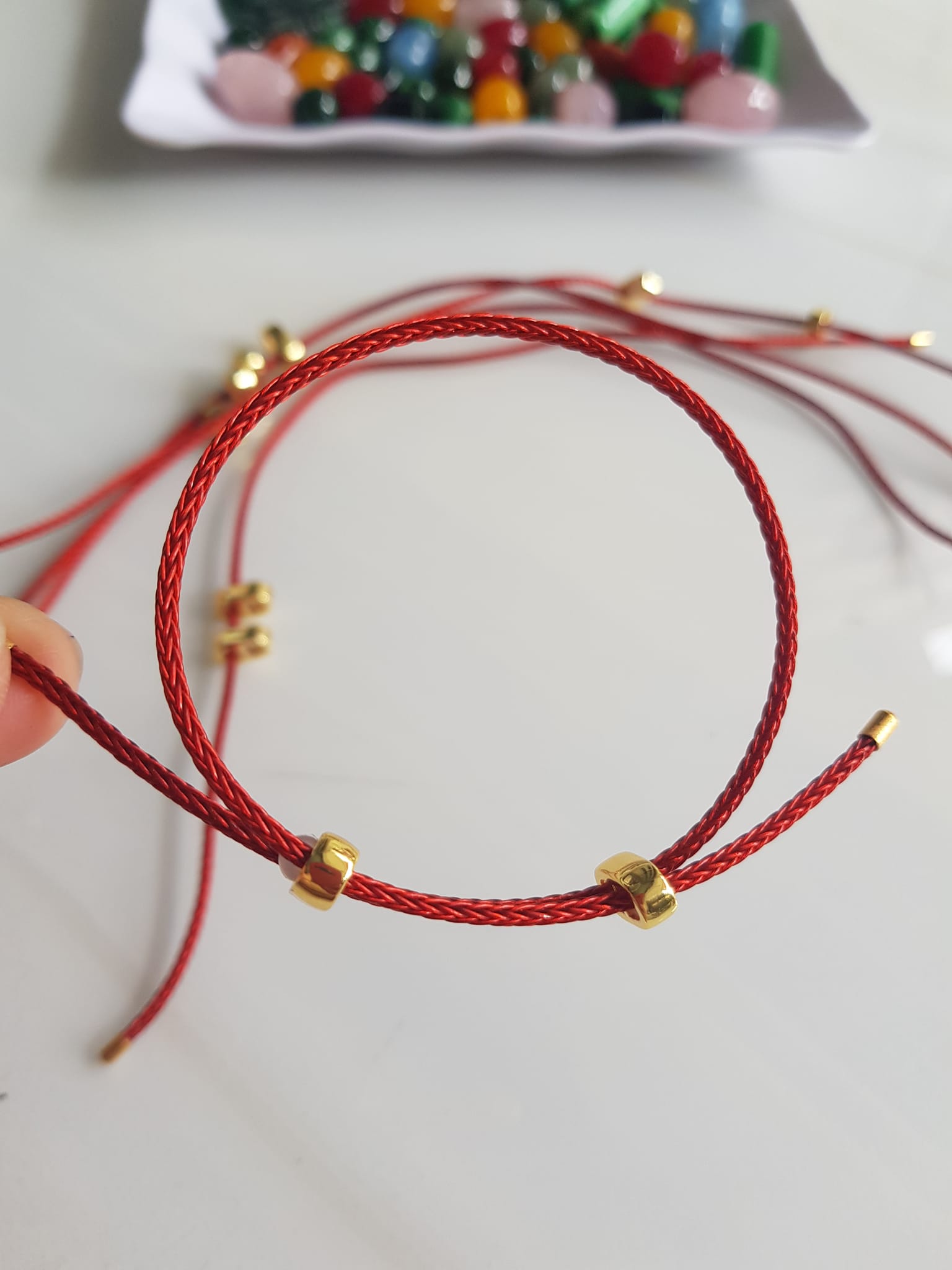 Dây thun Đỏ dẻo phối vòng tay hạt lu thống  Size dây đỏ 2mm   Nữ đã có hạt lu thống thì đây chính là sợi dây thun phối với hạt lu thống đeo xinh ạ