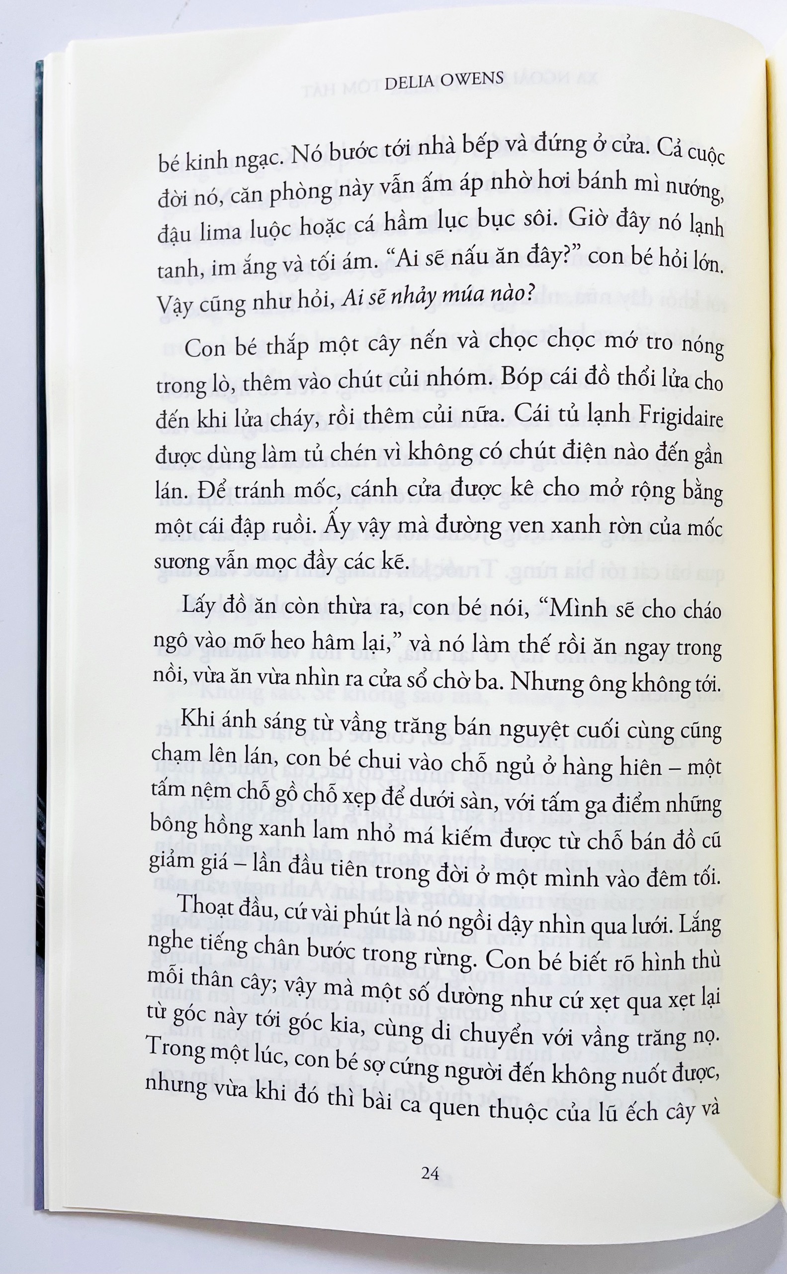 Xa Ngoài Kia Nơi Loài Tôm Hát