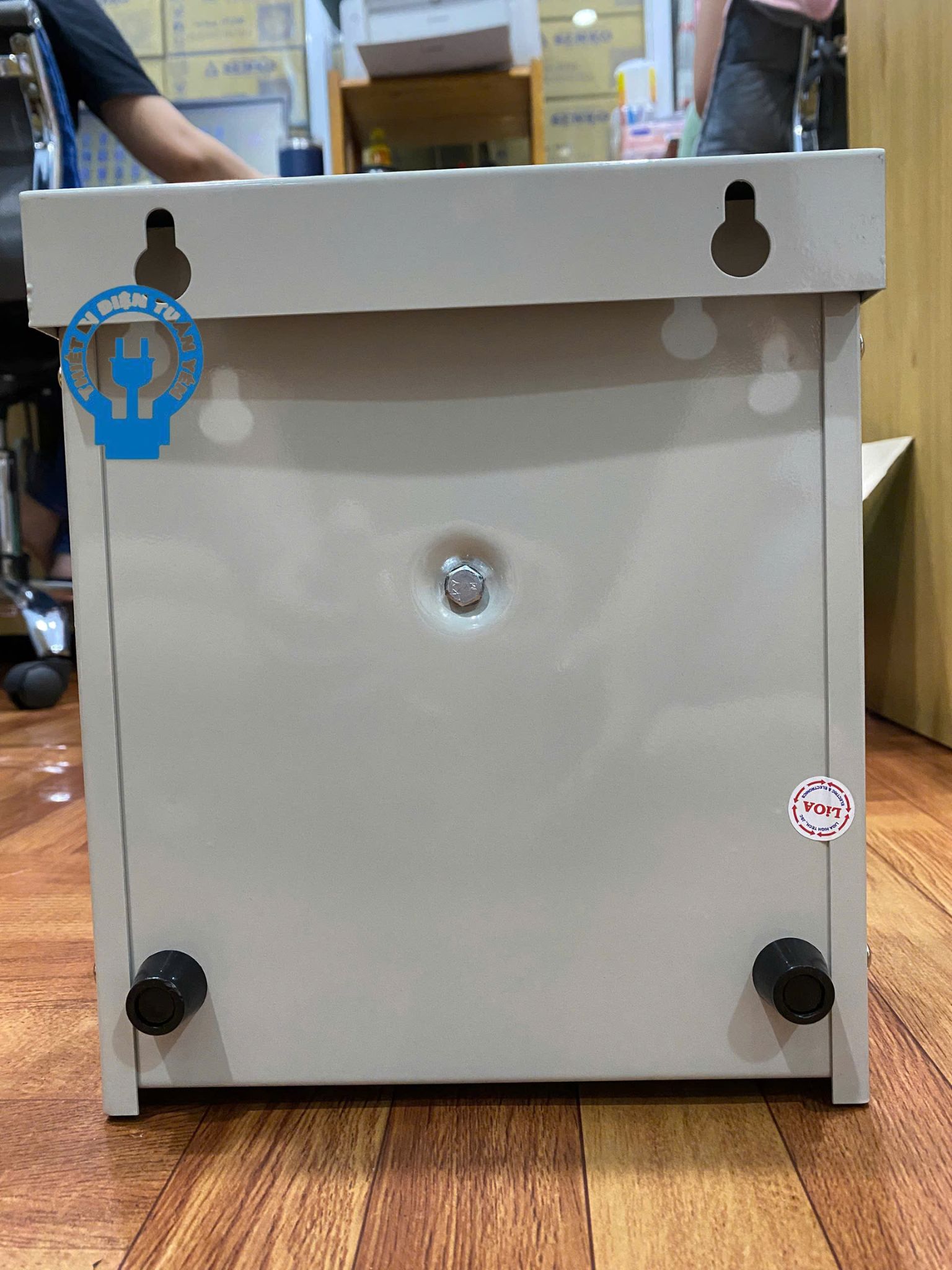 Bộ đổi nguồn 220v sang 100v - 120v lioa 3000va ( 2700w)