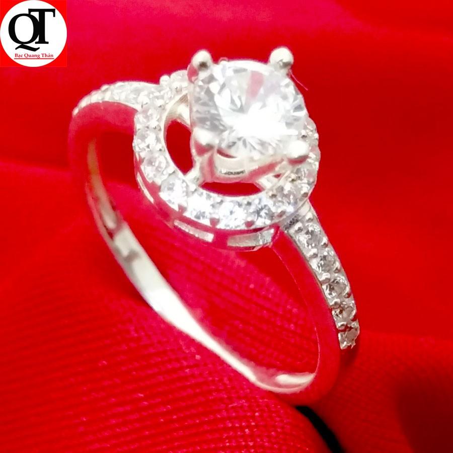 Nhẫn nữ Bạc Quang Thản ổ cao gắn kim cương nhân tạo size 6ly chất liệu bạc thật, có thể chỉnh size tay theo yêu cầu.