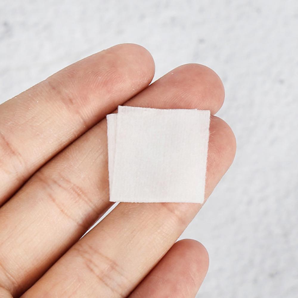 Hộp 100 miếng bông tẩm cồn vệ sinh vật dụng cá nhân tiện lợi