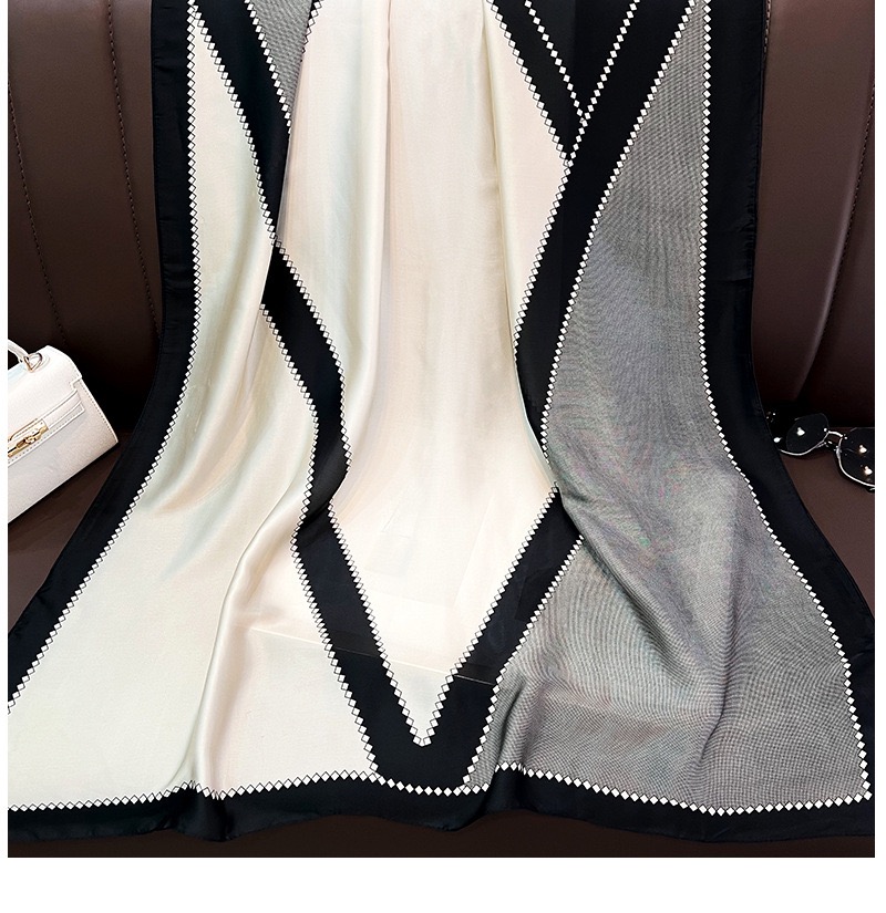 KHĂN CHOÀNG LỤA DÁNG DÀI CỰC SANG PHONG CÁCH TÂY ÂU SANG XỊN MỊN MÃ 09