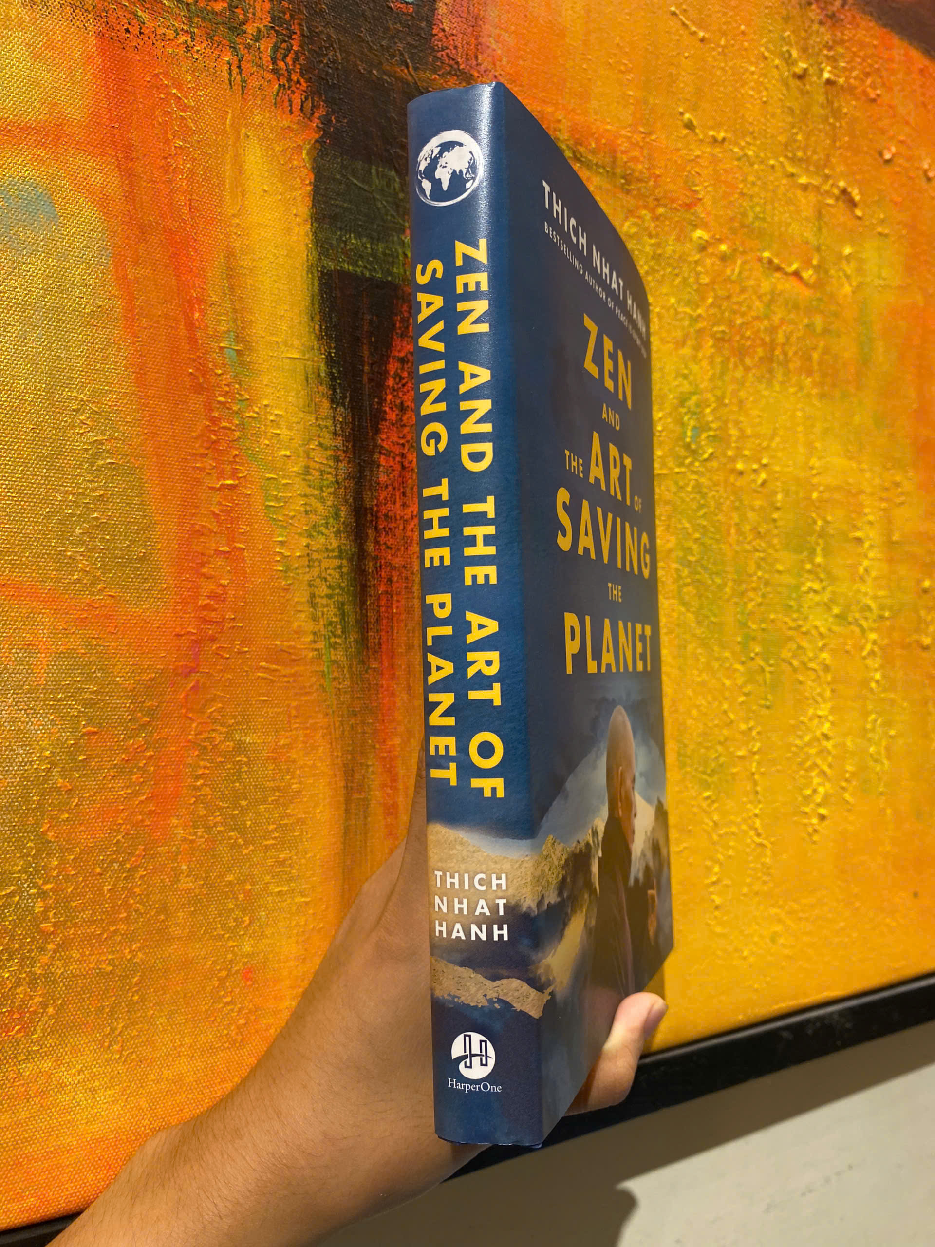 Sách - Zen and the Art of Saving the Planet: Harnessing the Power of Mindfulness for a Regenerative World, Personal Growth, and Inner Peace by THÍCH NHẤT HẠNH/Editors' pick Best Nonfiction