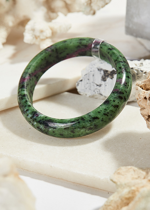 Vòng tay đá ruby zoisite thiên nhiên bản hẹ - Ngọc Qúy Gemstones