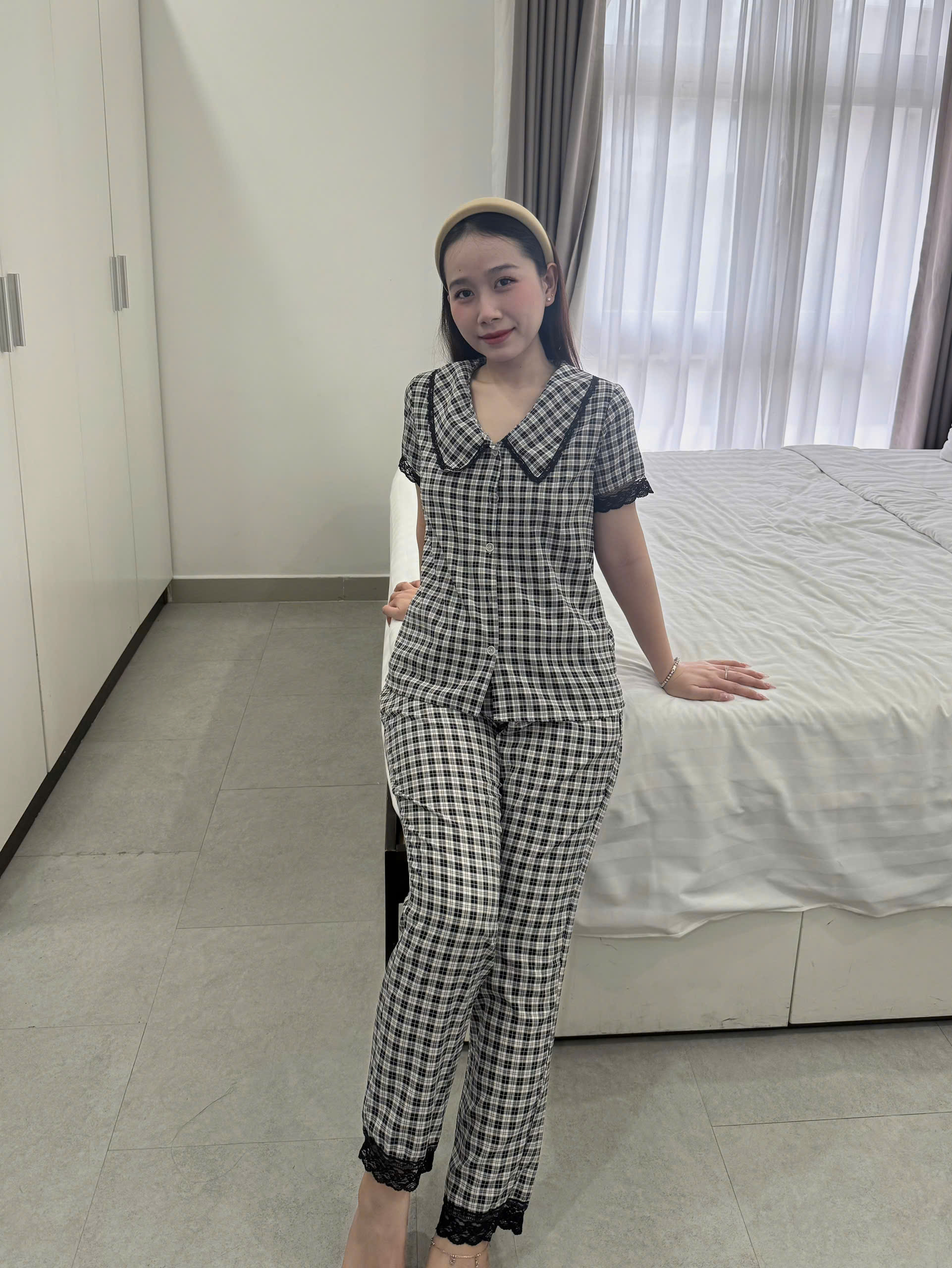 Đồ bộ mặc nhà caro quần dài tay ngắn chất liệu lụa mềm mịn siêu mát Nourish NTBMN0020