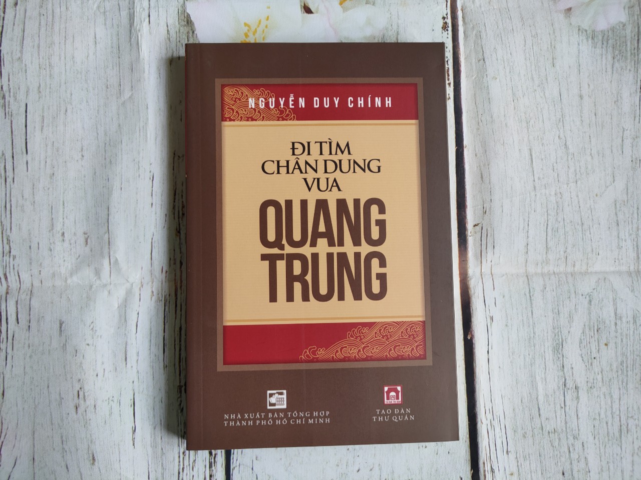 Đi Tìm Chân Dung Vua Quang Trung (Bìa mềm)